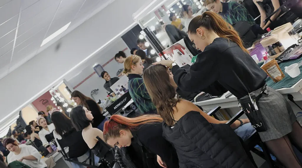1 salle de Maquillage et 1 atelier FX entièrement équipés